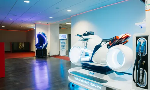 A VR LAND terme VR Egg és VR Racing Motor eszközökkel